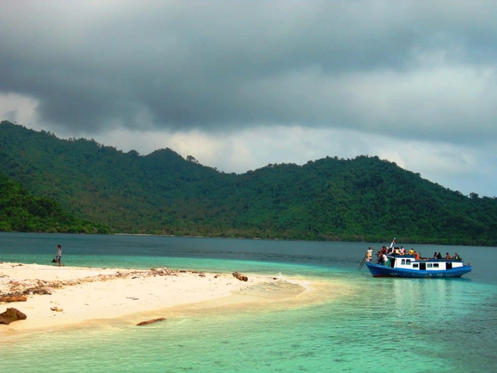 Gugusan Pulau Sebuku 1024x768 Jpg