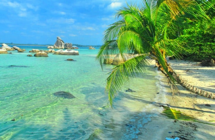Pantai Nyiur Melambai, Destinasi Wisata Pantai Belitung Yang Cantik